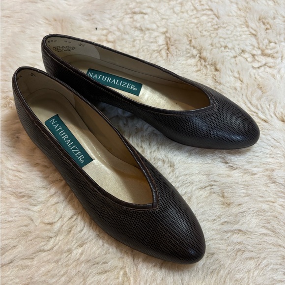 Naturalizer Dark Brown Leather Embossed Flats size 6.5 - Picture 6 of 8